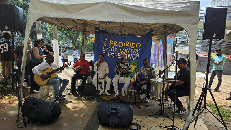 270425 Ato e canto pela vida 2025 banda fotoRita