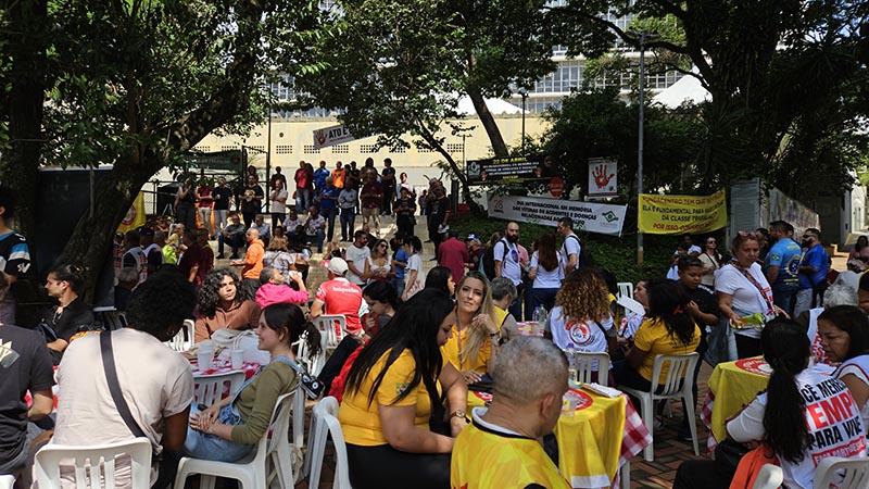 270425 Ato e canto pela vida 2025 mesas fotoRita