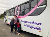 Heleninha leva pacientes oncológicos a serviços médicos