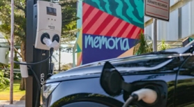 Anuário da eletromobilidade revela avanços em investimento e pontos de recarga