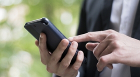 Aula de informática e celular para todas as idades