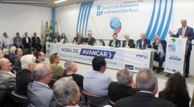 Reforma tributária e reindustrialização para retomar o crescimento