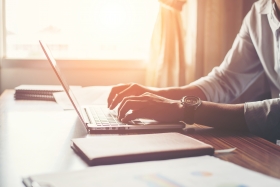 Escola de informática oferece 10% de desconto em aulas e serviços