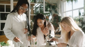 MCTI e CNPq vão lançar edital de R$ 100 milhões para estimular o ingresso de mulheres na ciência